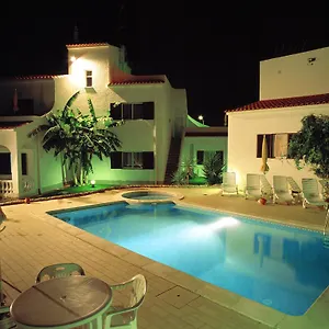 Dona Ana Garden **** Lagos